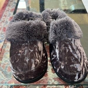 Nine West silvery ,dark grey Slippers Women’s Size 7-8